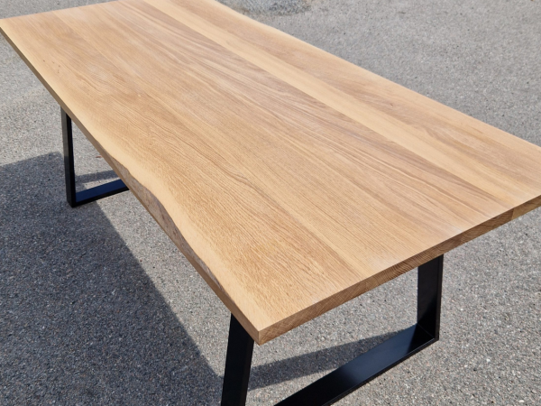 Matbord av Svensk Ek